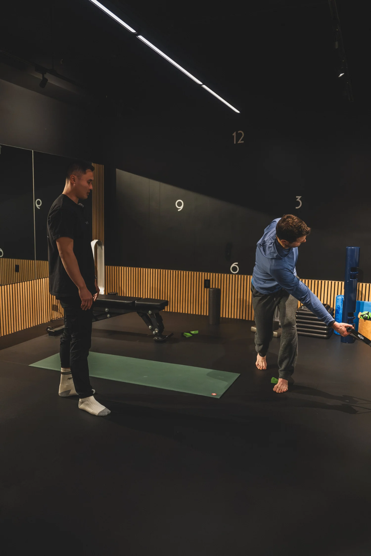 Movement coaching with a training aid at PhyziX
